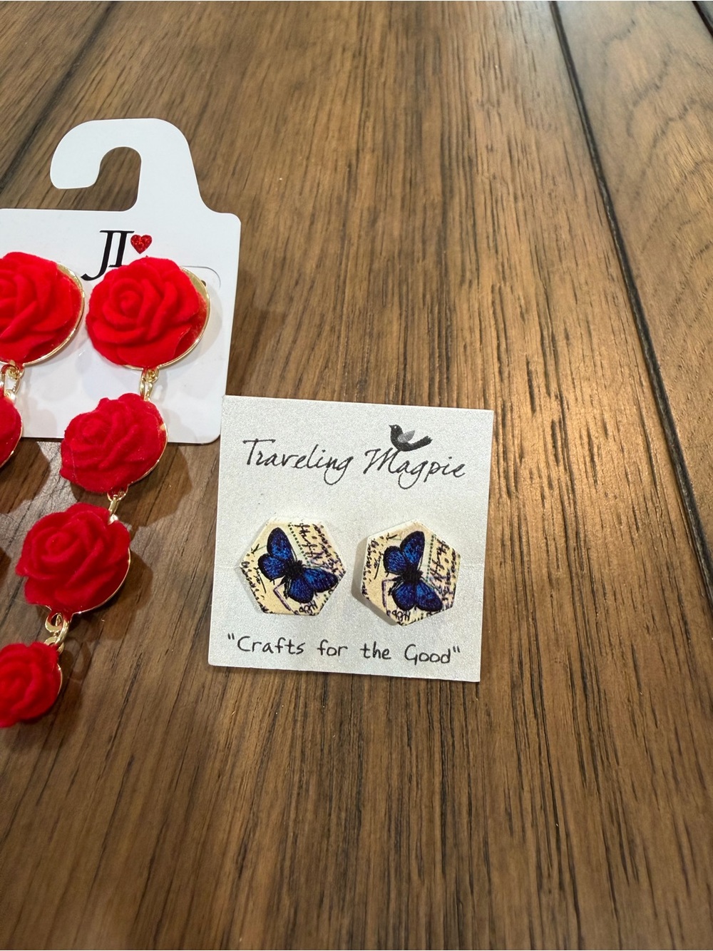 Set of 3 fun and colorful earrings! - Picture 4 of 9